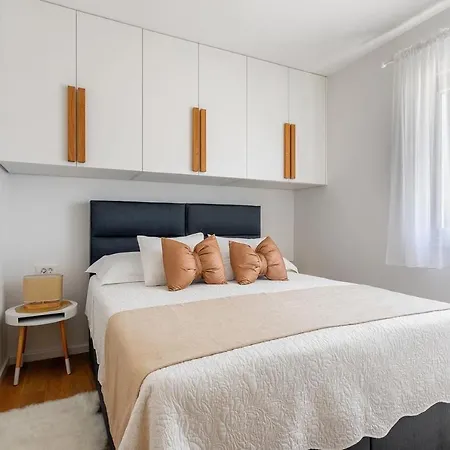 Amos With Private Pool Apartment *