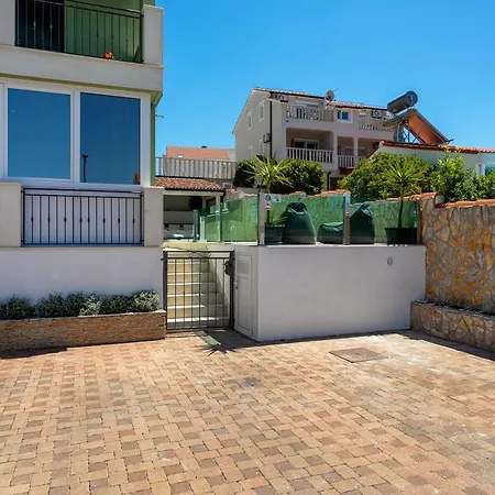 Apartment Amos With Private Pool