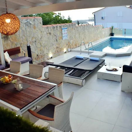 Apartment Amos With Private Pool Hvar Town
