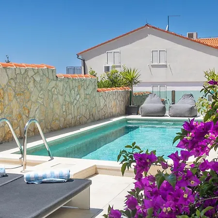 Apartment Amos With Private Pool
