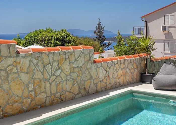 Amos With Private Pool * 赫瓦尔