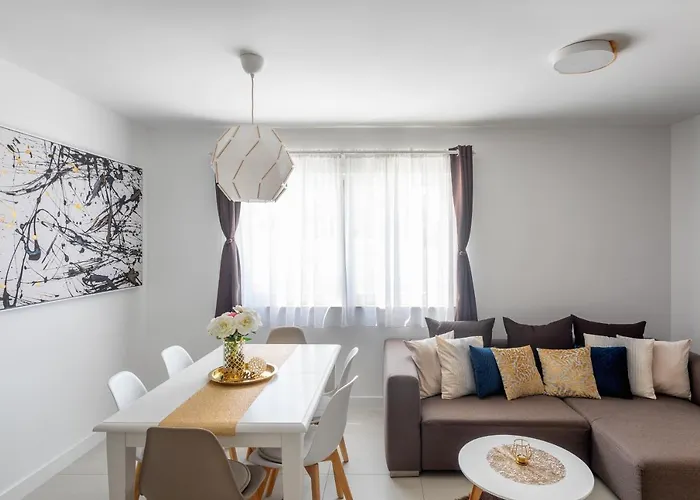 Amos With Private Pool * 赫瓦尔